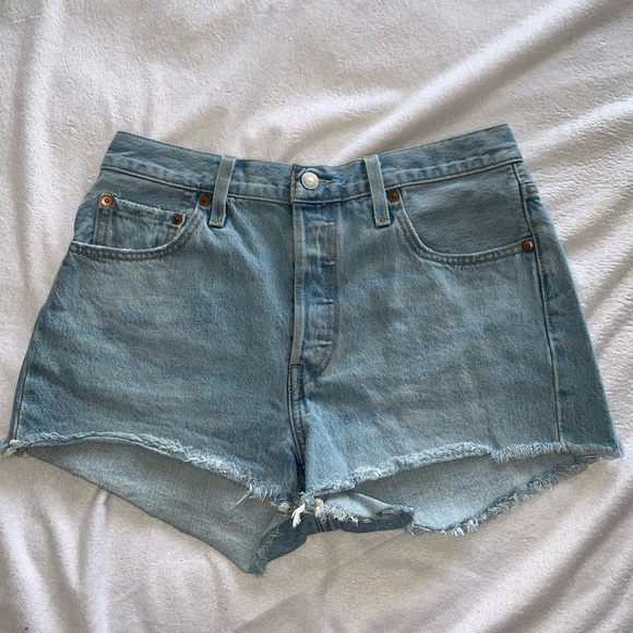 Levi’s shorts - Picture 1 of 2